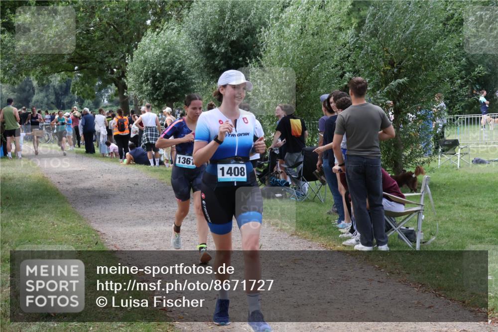 31.08.2025 - Elbe Triathlon Hamburg Luisa Fischer http://msf.ph/oto/8671727 31.08.2025 11:58:38 Laufen 1361, 1408 meine-sportfotos.de