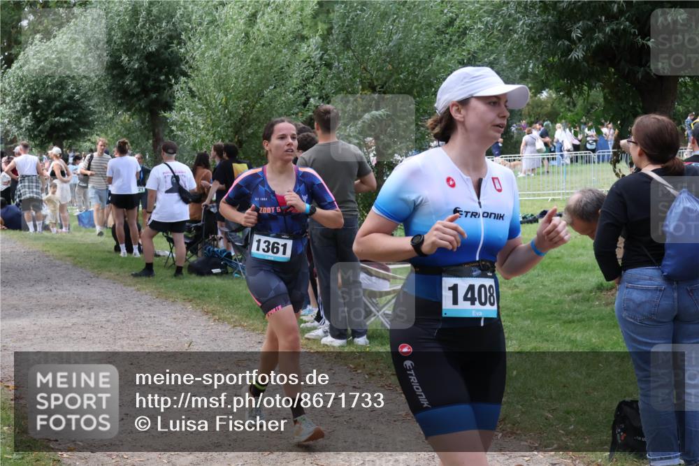 31.08.2025 - Elbe Triathlon Hamburg Luisa Fischer http://msf.ph/oto/8671733 31.08.2025 11:58:39 Laufen 1983, 1361, 1408 meine-sportfotos.de