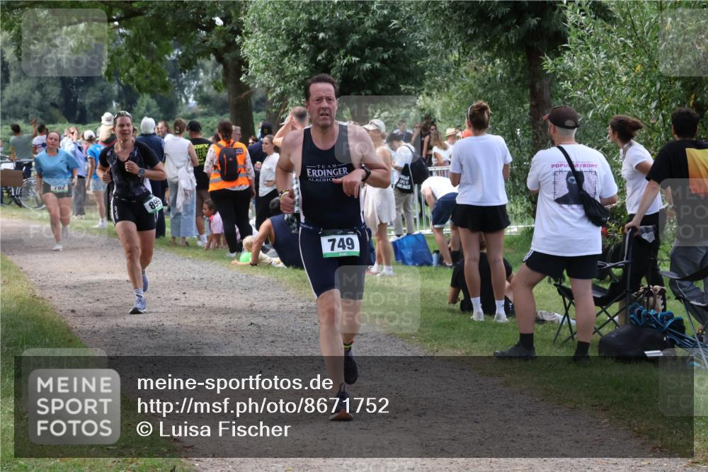 31.08.2025 - Elbe Triathlon Hamburg Luisa Fischer http://msf.ph/oto/8671752 31.08.2025 11:58:47 Laufen 702, 899, 749 meine-sportfotos.de