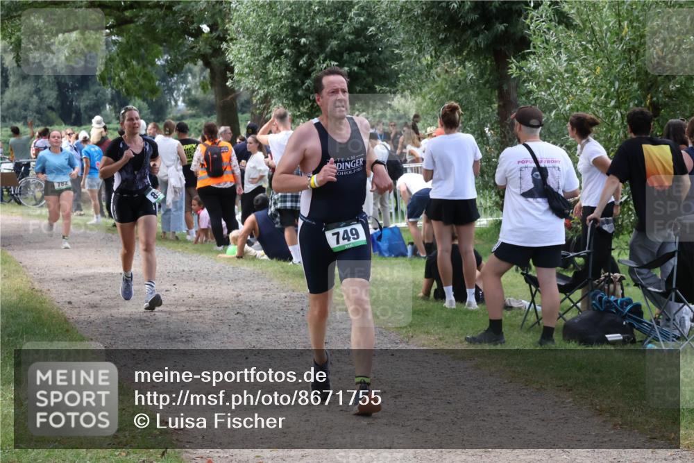 31.08.2025 - Elbe Triathlon Hamburg Luisa Fischer http://msf.ph/oto/8671755 31.08.2025 11:58:47 Laufen 782, 749 meine-sportfotos.de