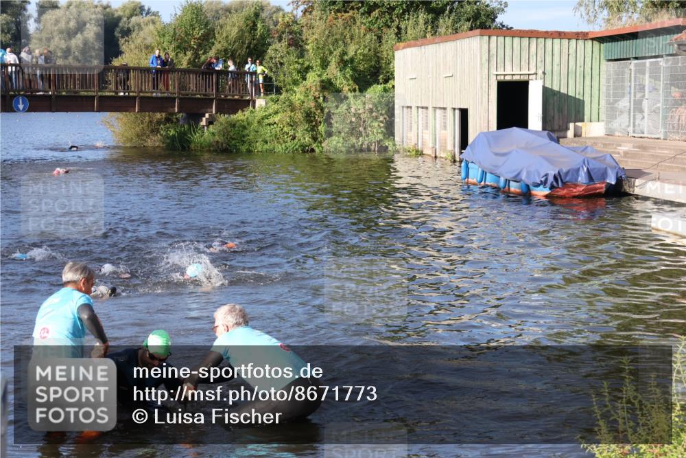 31.08.2025 - Elbe Triathlon Hamburg Luisa Fischer http://msf.ph/oto/8671773 31.08.2025 08:32:31 Schwimmen 225, 234 meine-sportfotos.de