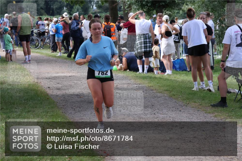 31.08.2025 - Elbe Triathlon Hamburg Luisa Fischer http://msf.ph/oto/8671784 31.08.2025 11:58:54 Laufen 782 meine-sportfotos.de