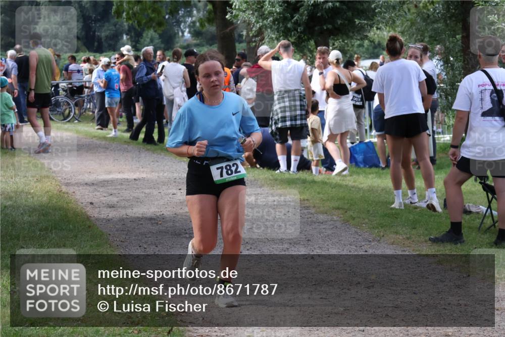 31.08.2025 - Elbe Triathlon Hamburg Luisa Fischer http://msf.ph/oto/8671787 31.08.2025 11:58:54 Laufen 782 meine-sportfotos.de