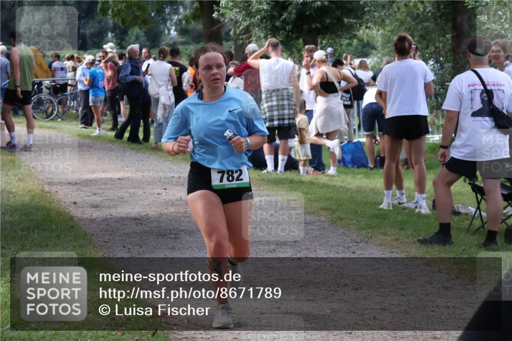31.08.2025 - Elbe Triathlon Hamburg Luisa Fischer http://msf.ph/oto/8671789 31.08.2025 11:58:55 Laufen 782 meine-sportfotos.de