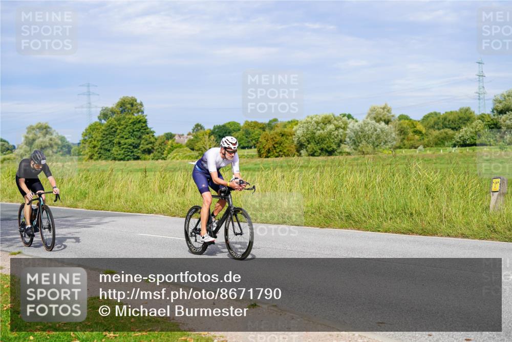 31.08.2025 - Elbe Triathlon Hamburg Michael Burmester http://msf.ph/oto/8671790 31.08.2025 10:03:43 Radfahren 547, 671, 695, 713, 728, 771, 778, 807 meine-sportfotos.de