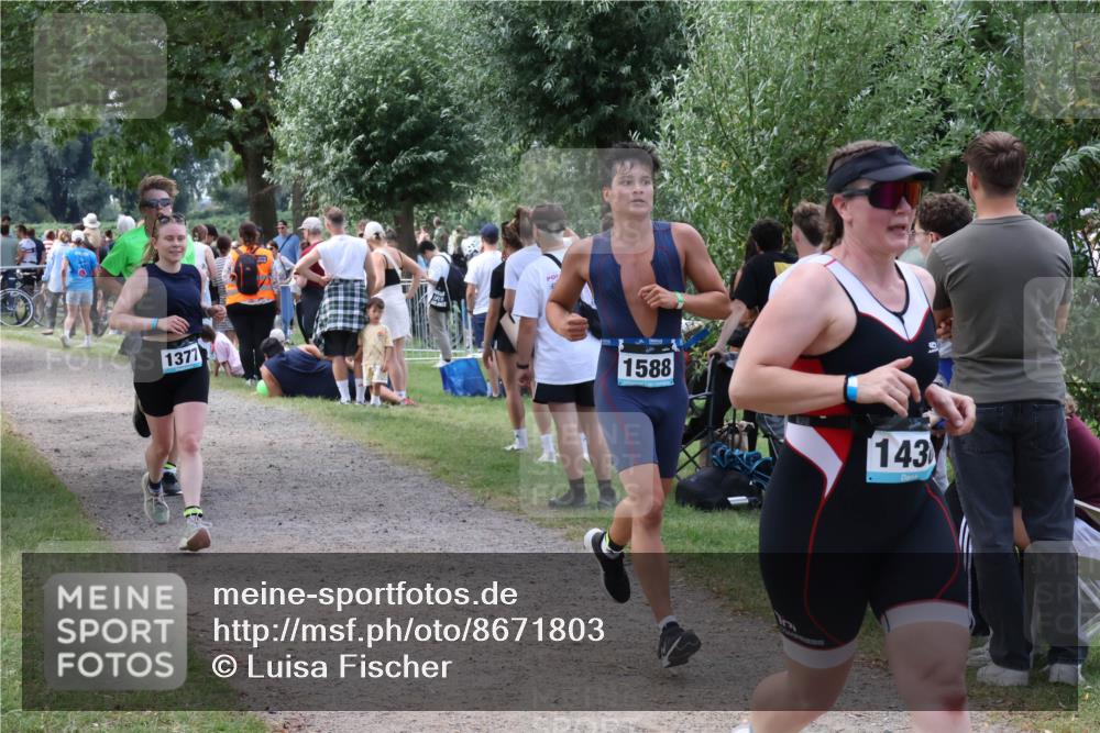 31.08.2025 - Elbe Triathlon Hamburg Luisa Fischer http://msf.ph/oto/8671803 31.08.2025 11:59:22 Laufen 1377, 1588, 143 meine-sportfotos.de