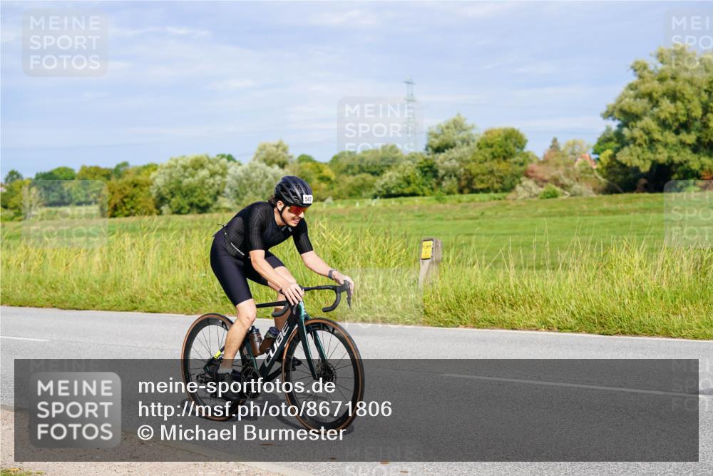 31.08.2025 - Elbe Triathlon Hamburg Michael Burmester http://msf.ph/oto/8671806 31.08.2025 10:03:44 Radfahren 547, 671, 695, 713, 728, 771, 778, 807 meine-sportfotos.de