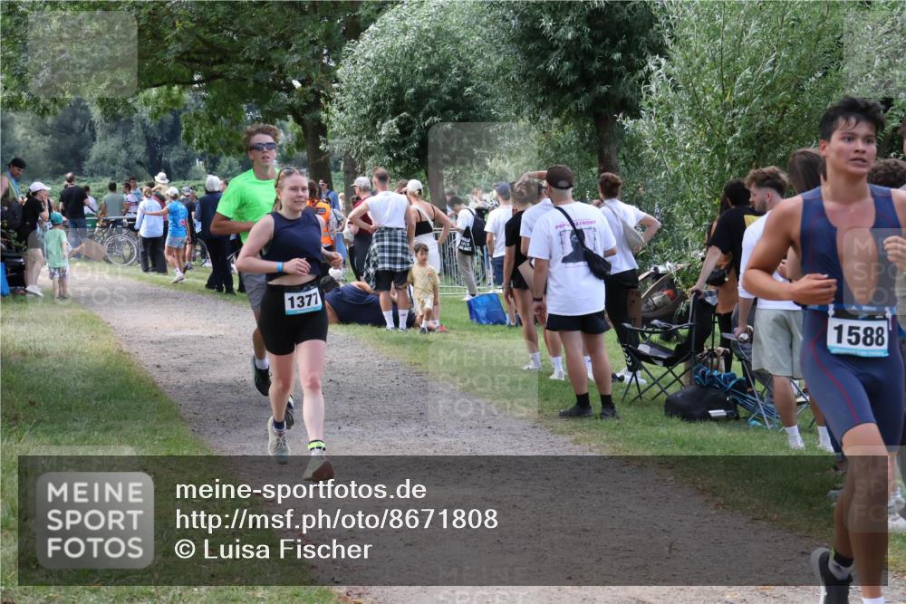 31.08.2025 - Elbe Triathlon Hamburg Luisa Fischer http://msf.ph/oto/8671808 31.08.2025 11:59:23 Laufen 1377, 1588 meine-sportfotos.de