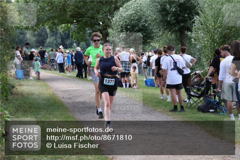 31.08.2025 - Elbe Triathlon Hamburg Luisa Fischer http://msf.ph/oto/8671810 31.08.2025 11:59:23 Laufen 1377 meine-sportfotos.de