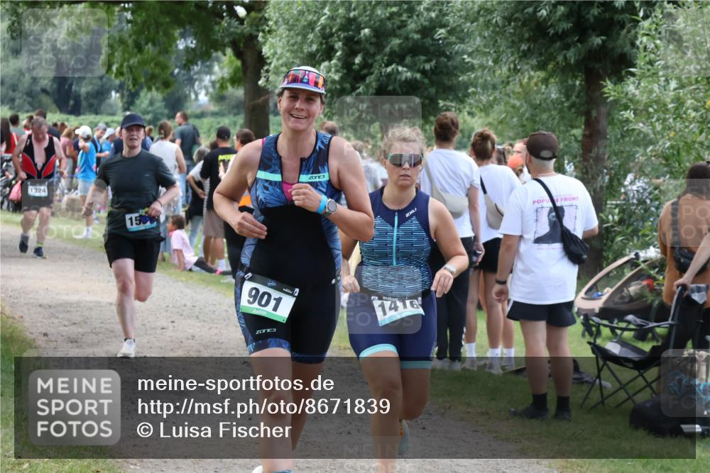 31.08.2025 - Elbe Triathlon Hamburg Luisa Fischer http://msf.ph/oto/8671839 31.08.2025 12:00:17 Laufen 1324, 150, 3, 2, 901, 3, 1416 meine-sportfotos.de