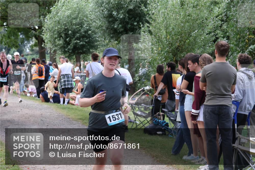 31.08.2025 - Elbe Triathlon Hamburg Luisa Fischer http://msf.ph/oto/8671861 31.08.2025 12:00:21 Laufen 1324, 1386, 1537 meine-sportfotos.de