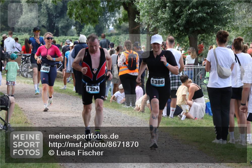 31.08.2025 - Elbe Triathlon Hamburg Luisa Fischer http://msf.ph/oto/8671870 31.08.2025 12:00:23 Laufen 1486, 0, 1386, 1324, 03985 meine-sportfotos.de