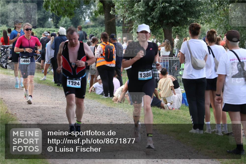 31.08.2025 - Elbe Triathlon Hamburg Luisa Fischer http://msf.ph/oto/8671877 31.08.2025 12:00:23 Laufen 1486, 0, 1324, 1386 meine-sportfotos.de