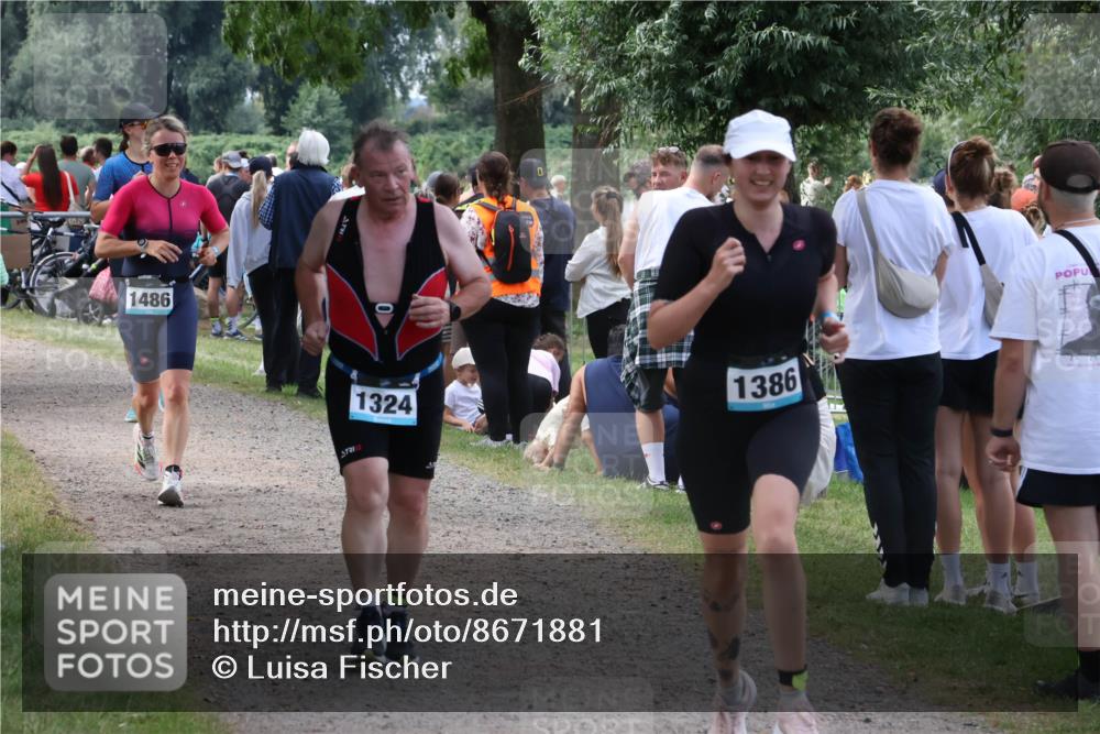 31.08.2025 - Elbe Triathlon Hamburg Luisa Fischer http://msf.ph/oto/8671881 31.08.2025 12:00:24 Laufen 1486, 1324, 1386 meine-sportfotos.de