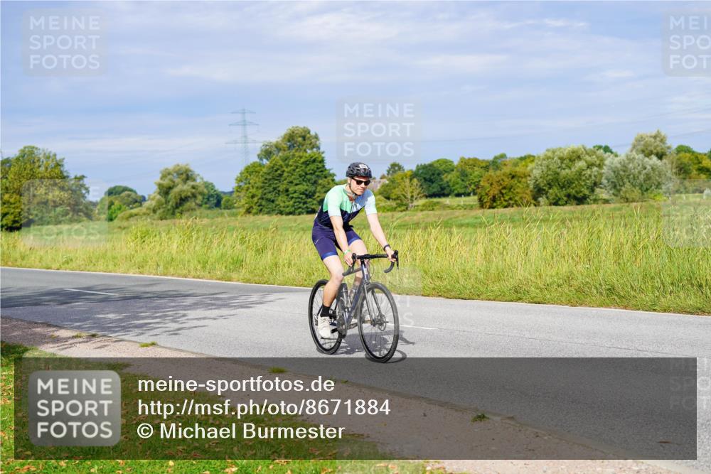31.08.2025 - Elbe Triathlon Hamburg Michael Burmester http://msf.ph/oto/8671884 31.08.2025 10:03:53 Radfahren 422, 528, 533, 577, 781 meine-sportfotos.de