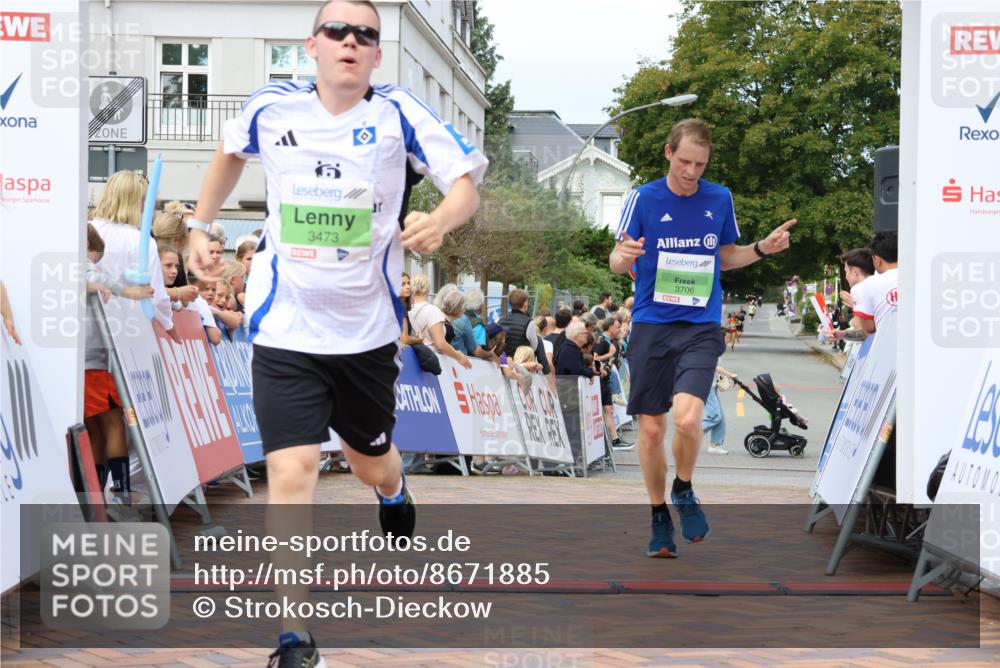31.08.2025 - 21. Blankeneser Heldenlauf Strokosch-Dieckow http://msf.ph/oto/8671885 31.08.2025 10:52:49 Ziel 3706, 3473 meine-sportfotos.de