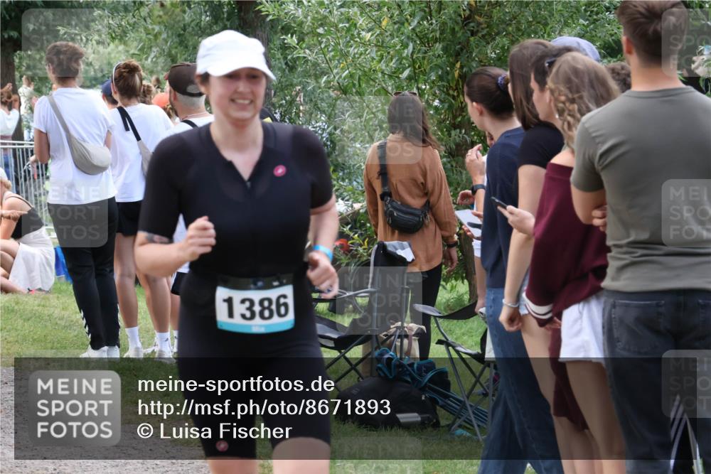 31.08.2025 - Elbe Triathlon Hamburg Luisa Fischer http://msf.ph/oto/8671893 31.08.2025 12:00:25 Laufen 1386 meine-sportfotos.de