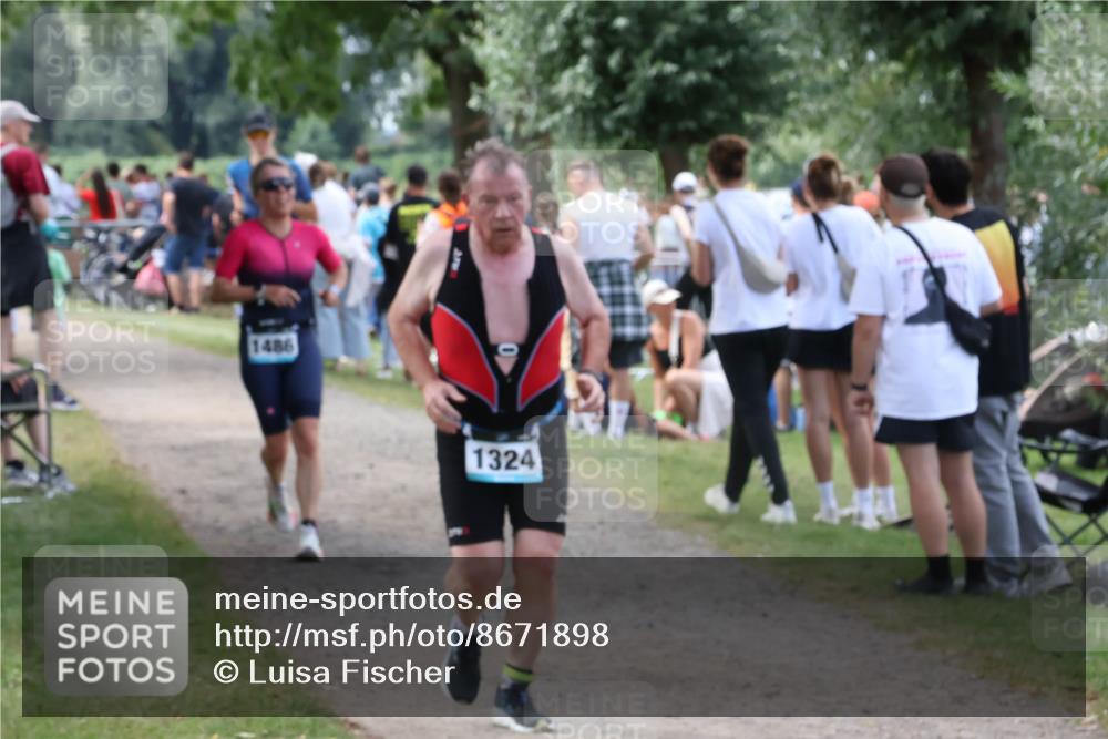 31.08.2025 - Elbe Triathlon Hamburg Luisa Fischer http://msf.ph/oto/8671898 31.08.2025 12:00:26 Laufen 1486, 1324 meine-sportfotos.de