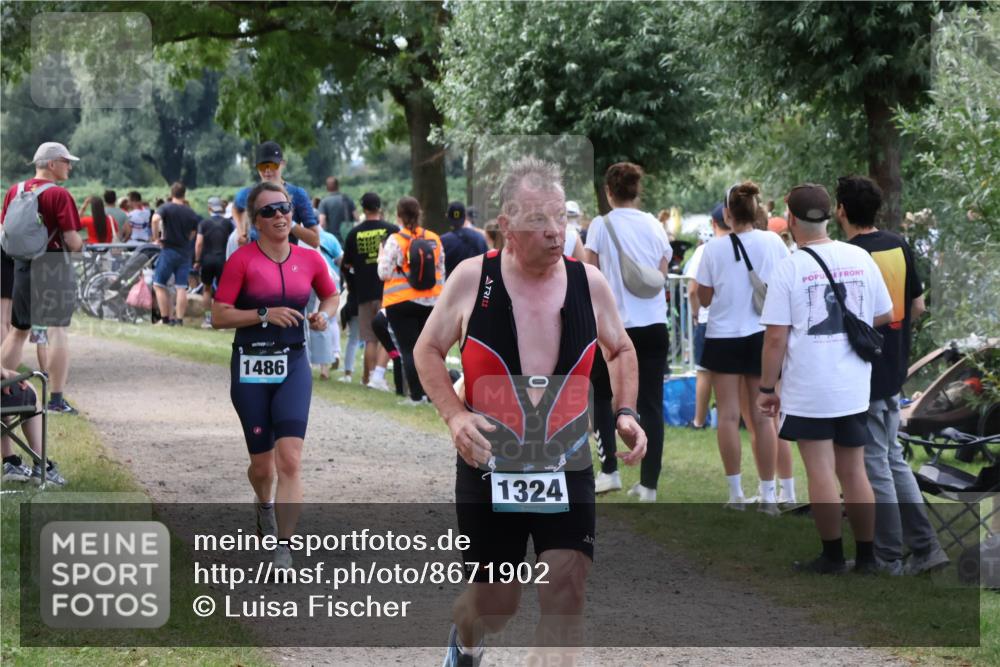 31.08.2025 - Elbe Triathlon Hamburg Luisa Fischer http://msf.ph/oto/8671902 31.08.2025 12:00:26 Laufen 1486, 1324, 11 meine-sportfotos.de