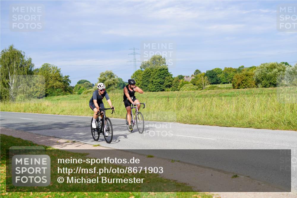 31.08.2025 - Elbe Triathlon Hamburg Michael Burmester http://msf.ph/oto/8671903 31.08.2025 10:03:55 Radfahren 422, 528, 533, 577, 781, 856 meine-sportfotos.de