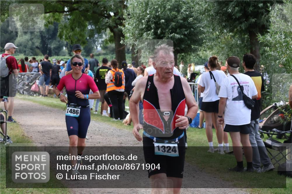 31.08.2025 - Elbe Triathlon Hamburg Luisa Fischer http://msf.ph/oto/8671904 31.08.2025 12:00:27 Laufen 1486, 1324 meine-sportfotos.de