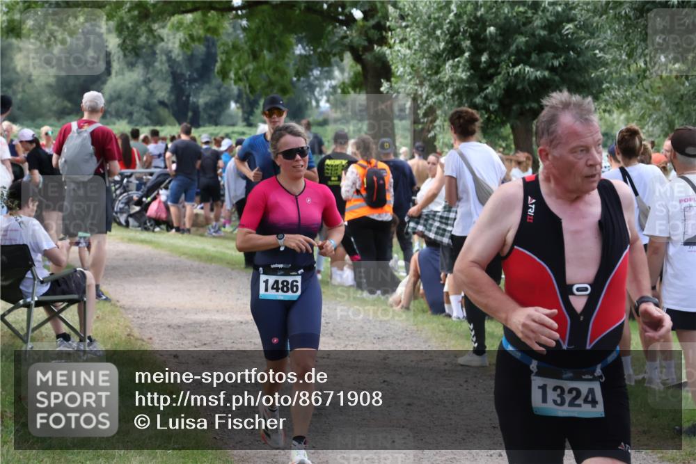 31.08.2025 - Elbe Triathlon Hamburg Luisa Fischer http://msf.ph/oto/8671908 31.08.2025 12:00:27 Laufen 1486, 1324 meine-sportfotos.de