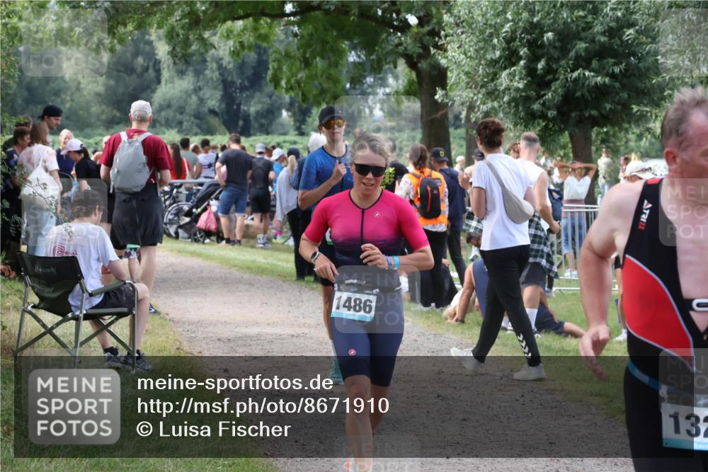 31.08.2025 - Elbe Triathlon Hamburg Luisa Fischer http://msf.ph/oto/8671910 31.08.2025 12:00:27 Laufen 1486, 132 meine-sportfotos.de