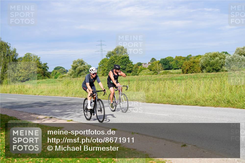 31.08.2025 - Elbe Triathlon Hamburg Michael Burmester http://msf.ph/oto/8671911 31.08.2025 10:03:55 Radfahren 422, 528, 533, 577, 781, 856 meine-sportfotos.de