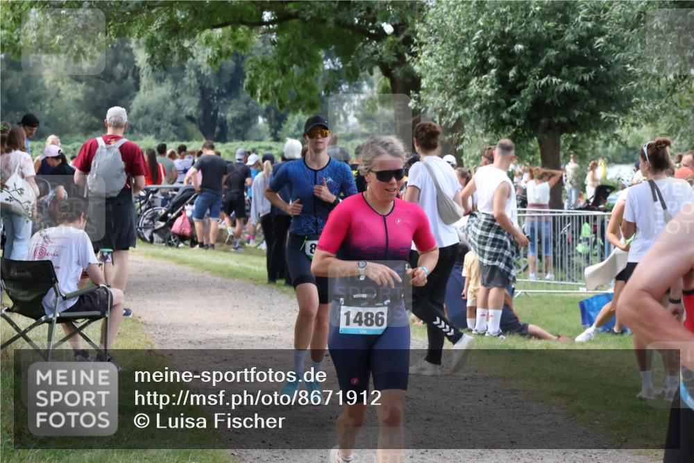 31.08.2025 - Elbe Triathlon Hamburg Luisa Fischer http://msf.ph/oto/8671912 31.08.2025 12:00:28 Laufen 8, 1486 meine-sportfotos.de