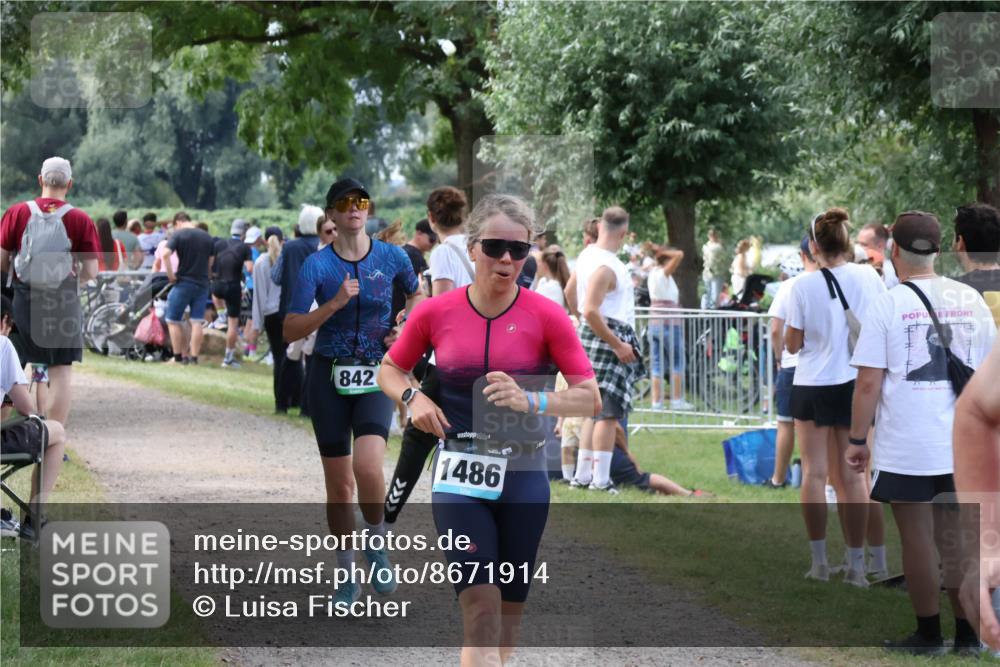 31.08.2025 - Elbe Triathlon Hamburg Luisa Fischer http://msf.ph/oto/8671914 31.08.2025 12:00:28 Laufen 842, 1486 meine-sportfotos.de