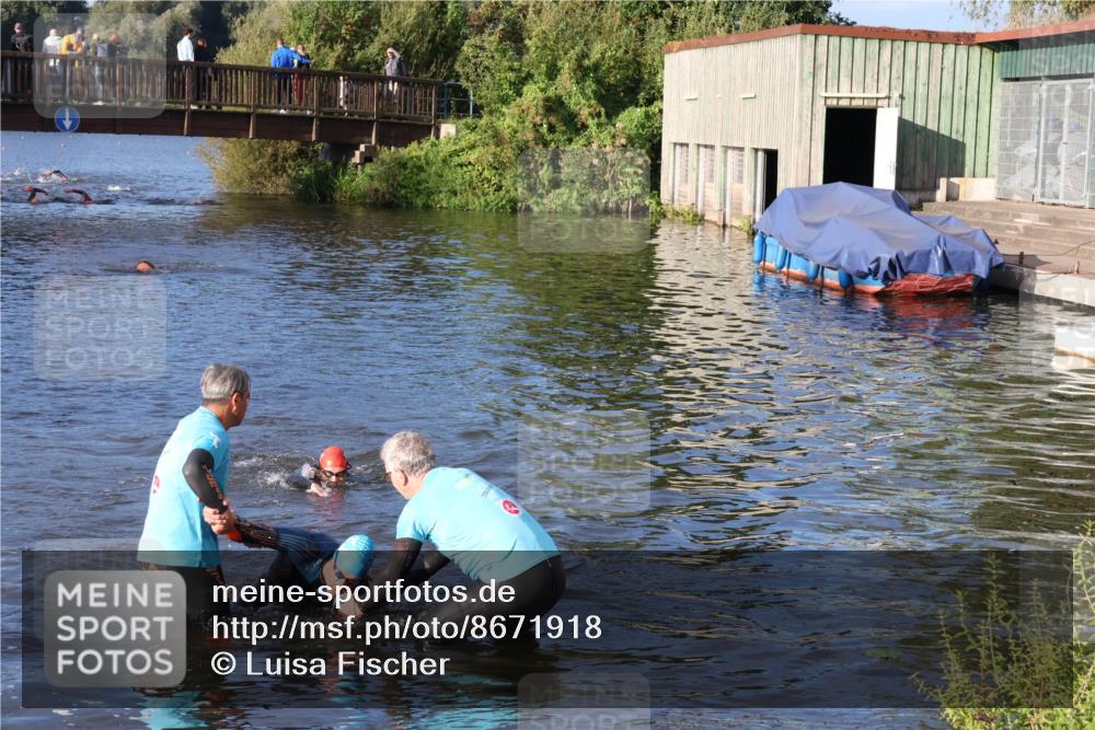 31.08.2025 - Elbe Triathlon Hamburg Luisa Fischer http://msf.ph/oto/8671918 31.08.2025 08:33:30 Schwimmen 195, 198 meine-sportfotos.de
