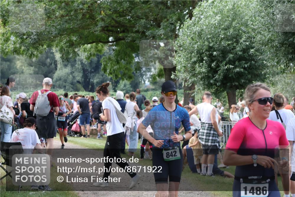 31.08.2025 - Elbe Triathlon Hamburg Luisa Fischer http://msf.ph/oto/8671922 31.08.2025 12:00:29 Laufen 1612, 842, 1486 meine-sportfotos.de