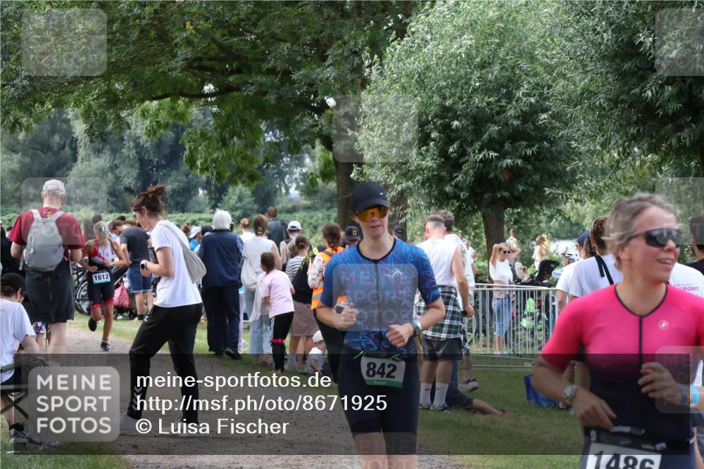 31.08.2025 - Elbe Triathlon Hamburg Luisa Fischer http://msf.ph/oto/8671925 31.08.2025 12:00:29 Laufen 1612, 842, 1490 meine-sportfotos.de