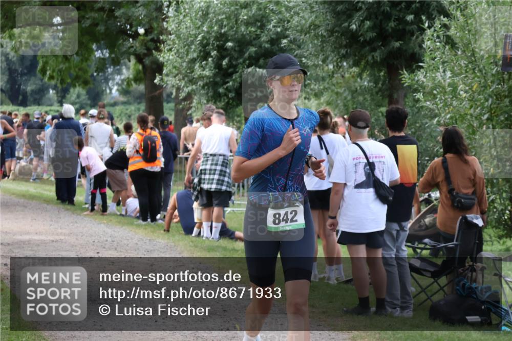 31.08.2025 - Elbe Triathlon Hamburg Luisa Fischer http://msf.ph/oto/8671933 31.08.2025 12:00:30 Laufen 842 meine-sportfotos.de