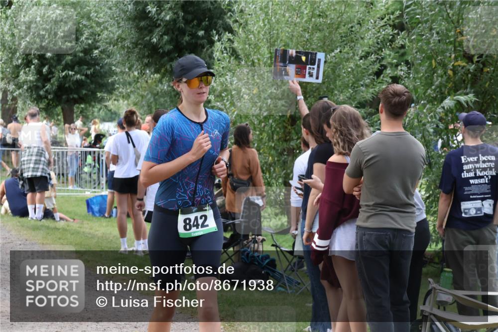 31.08.2025 - Elbe Triathlon Hamburg Luisa Fischer http://msf.ph/oto/8671938 31.08.2025 12:00:31 Laufen 842 meine-sportfotos.de