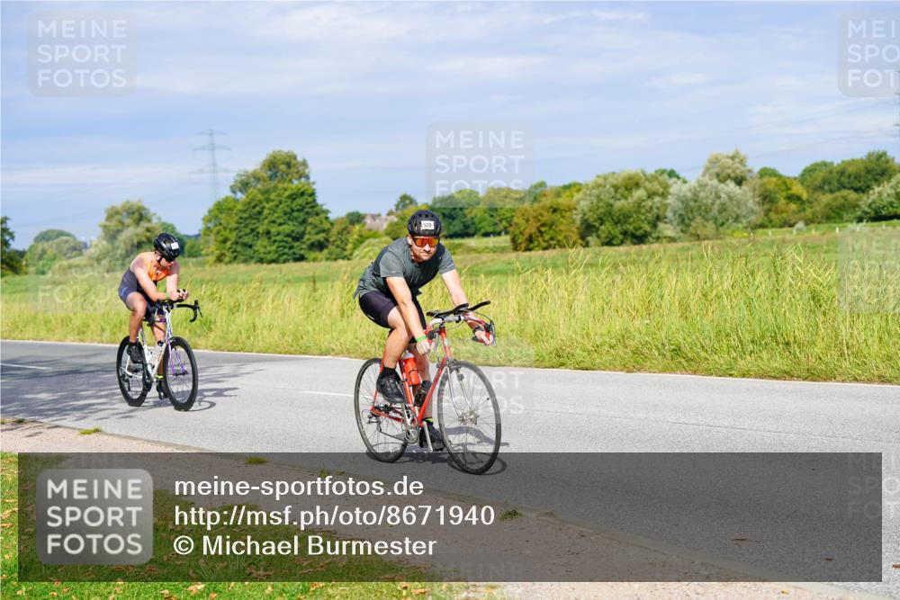 31.08.2025 - Elbe Triathlon Hamburg Michael Burmester http://msf.ph/oto/8671940 31.08.2025 10:03:58 Radfahren 422, 528, 577, 781, 856 meine-sportfotos.de