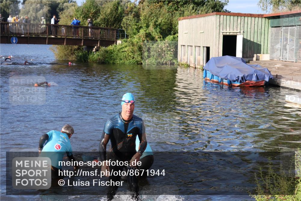 31.08.2025 - Elbe Triathlon Hamburg Luisa Fischer http://msf.ph/oto/8671944 31.08.2025 08:33:34 Schwimmen 195, 198 meine-sportfotos.de