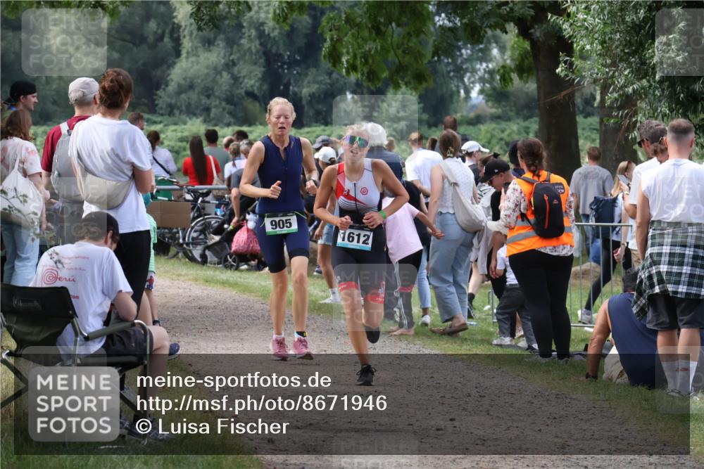 31.08.2025 - Elbe Triathlon Hamburg Luisa Fischer http://msf.ph/oto/8671946 31.08.2025 12:00:33 Laufen 905, 1612 meine-sportfotos.de