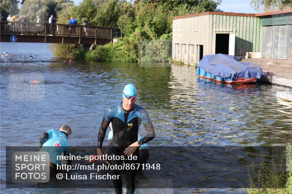 31.08.2025 - Elbe Triathlon Hamburg Luisa Fischer http://msf.ph/oto/8671948 31.08.2025 08:33:34 Schwimmen 195, 198 meine-sportfotos.de