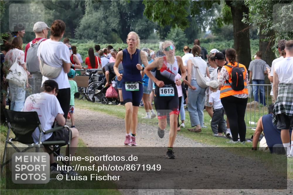 31.08.2025 - Elbe Triathlon Hamburg Luisa Fischer http://msf.ph/oto/8671949 31.08.2025 12:00:34 Laufen 905, 1612 meine-sportfotos.de