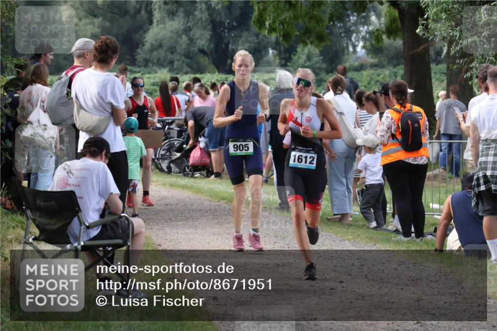 31.08.2025 - Elbe Triathlon Hamburg Luisa Fischer http://msf.ph/oto/8671951 31.08.2025 12:00:34 Laufen 905, 1612 meine-sportfotos.de