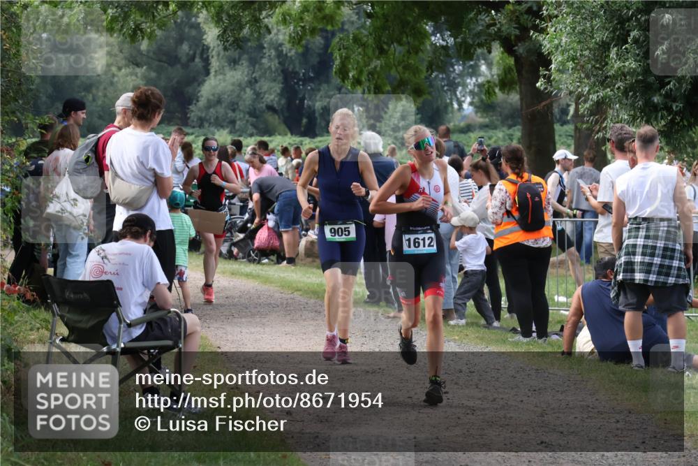 31.08.2025 - Elbe Triathlon Hamburg Luisa Fischer http://msf.ph/oto/8671954 31.08.2025 12:00:34 Laufen 905, 1612 meine-sportfotos.de