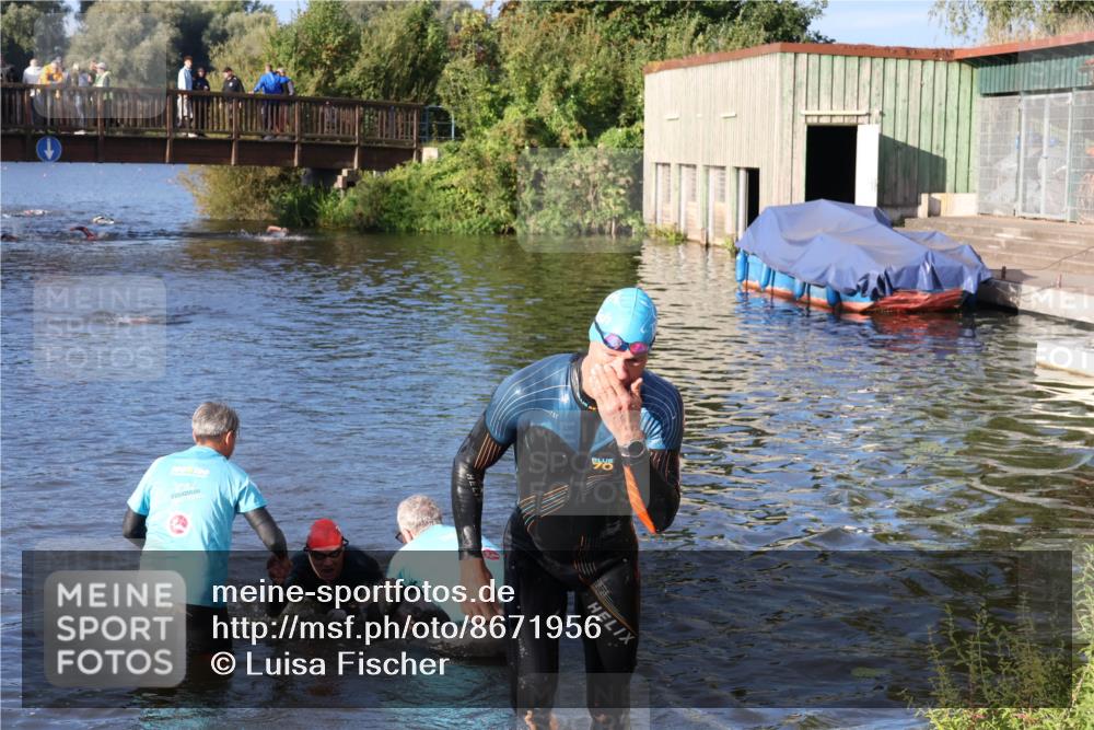31.08.2025 - Elbe Triathlon Hamburg Luisa Fischer http://msf.ph/oto/8671956 31.08.2025 08:33:35 Schwimmen 195, 198 meine-sportfotos.de