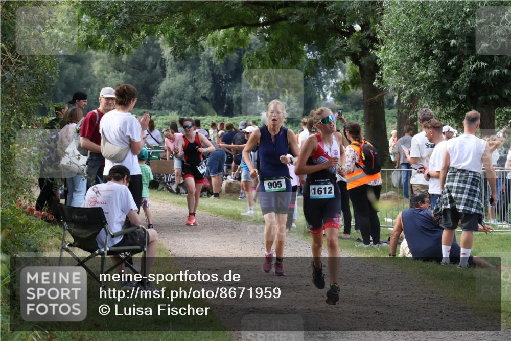 31.08.2025 - Elbe Triathlon Hamburg Luisa Fischer http://msf.ph/oto/8671959 31.08.2025 12:00:35 Laufen 143, 905, 1612 meine-sportfotos.de