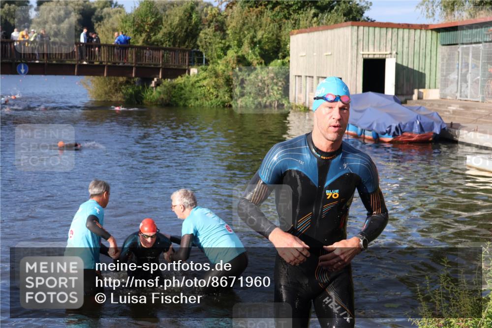 31.08.2025 - Elbe Triathlon Hamburg Luisa Fischer http://msf.ph/oto/8671960 31.08.2025 08:33:36 Schwimmen 195, 198 meine-sportfotos.de