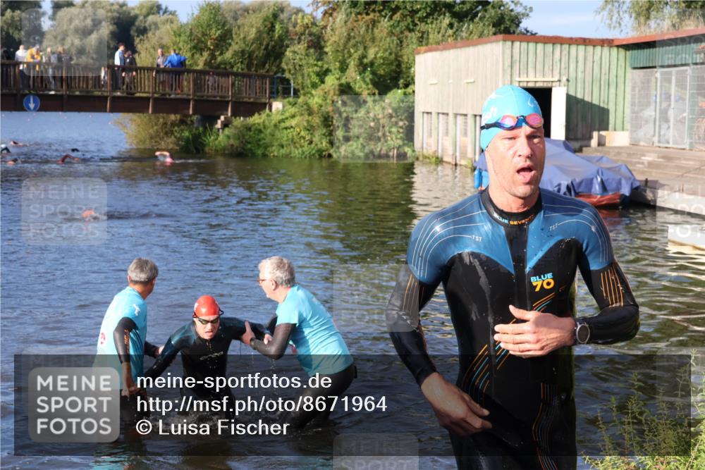 31.08.2025 - Elbe Triathlon Hamburg Luisa Fischer http://msf.ph/oto/8671964 31.08.2025 08:33:36 Schwimmen 195, 198 meine-sportfotos.de