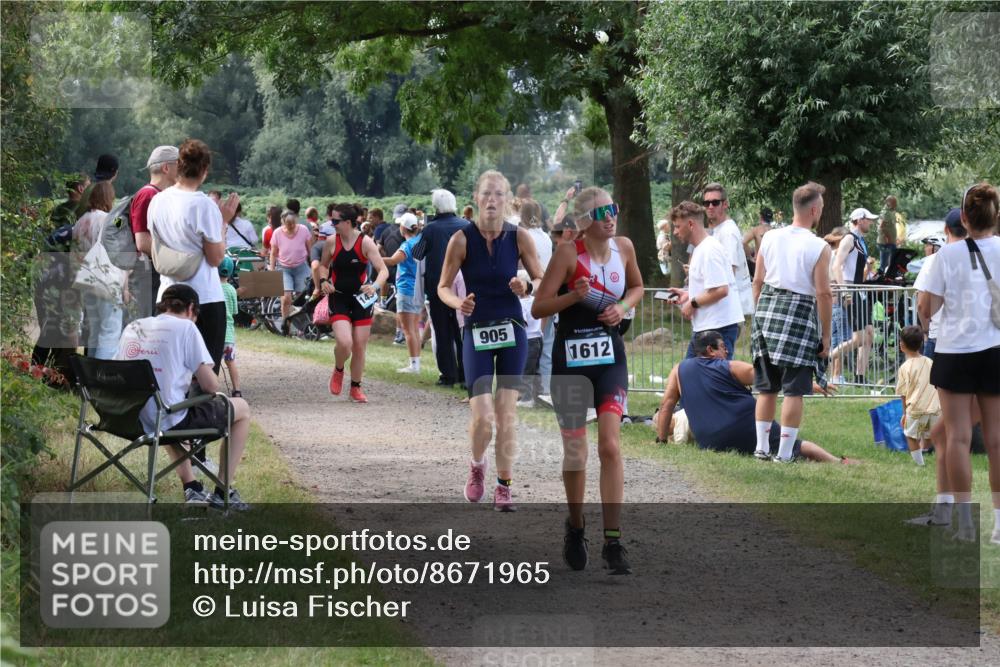 31.08.2025 - Elbe Triathlon Hamburg Luisa Fischer http://msf.ph/oto/8671965 31.08.2025 12:00:36 Laufen 905, 1612 meine-sportfotos.de