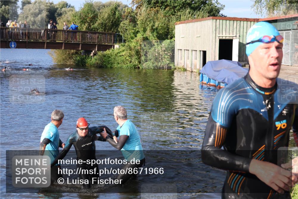 31.08.2025 - Elbe Triathlon Hamburg Luisa Fischer http://msf.ph/oto/8671966 31.08.2025 08:33:36 Schwimmen 195, 198 meine-sportfotos.de