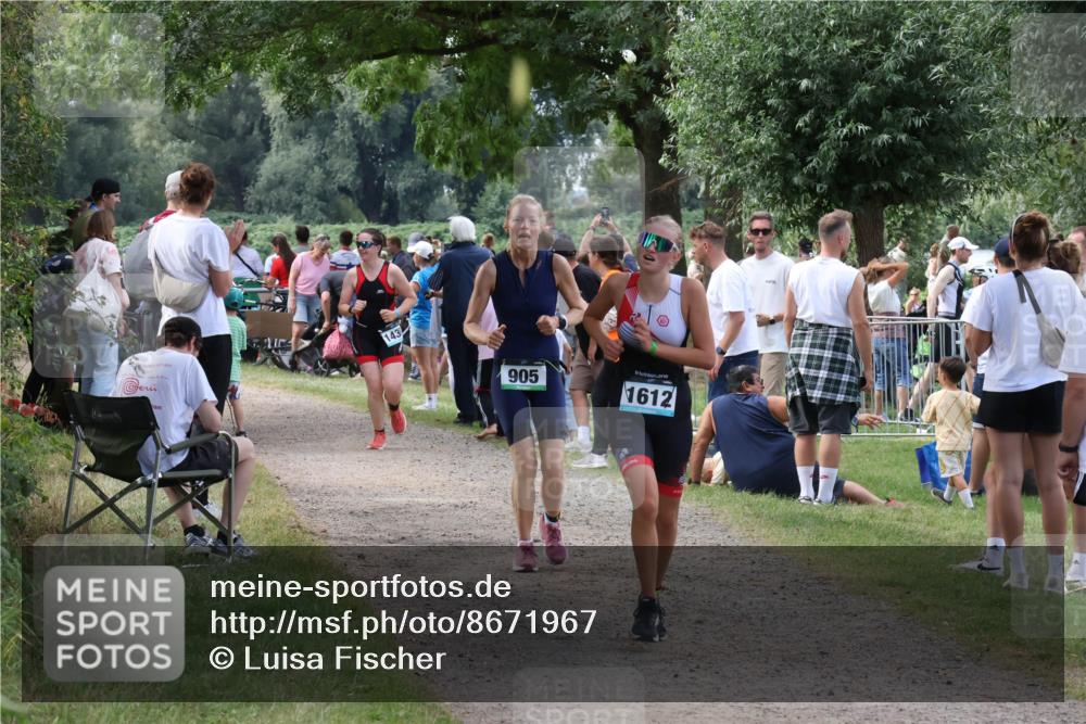 31.08.2025 - Elbe Triathlon Hamburg Luisa Fischer http://msf.ph/oto/8671967 31.08.2025 12:00:36 Laufen 143, 905, 1612 meine-sportfotos.de