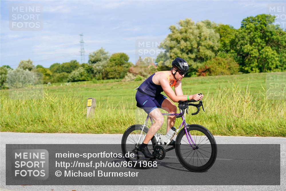 31.08.2025 - Elbe Triathlon Hamburg Michael Burmester http://msf.ph/oto/8671968 31.08.2025 10:03:59 Radfahren 422, 528, 577, 781, 856 meine-sportfotos.de